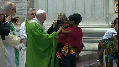 Papa Francisco celebra missa dedicada aos migrantes