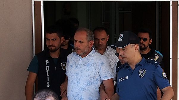 Pendik D-100 Karayolu'nda içinde hamile kadının bulunduğu araca saldırı olayı Pendik D-100 Karayolu'nda içinde hamile kadının bulunduğu araca saldırı olayı