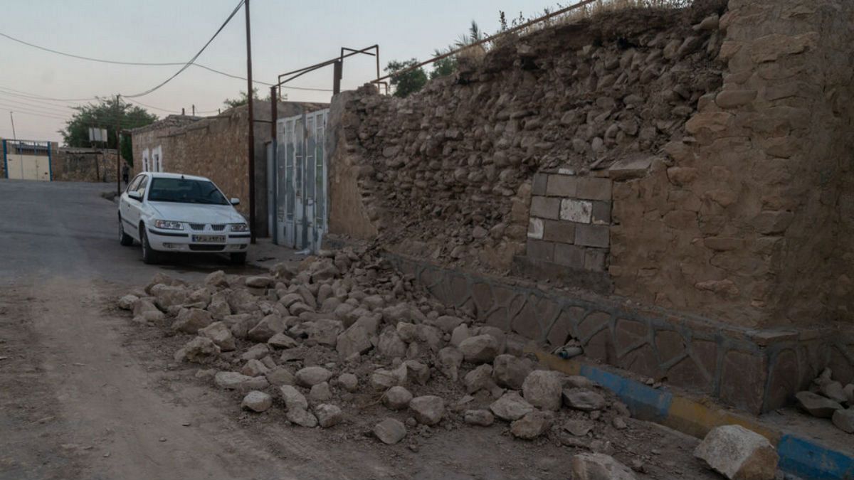 تعداد مصدومان زلزله خوزستان به دست‌کم ۱۱۲ نفر رسید