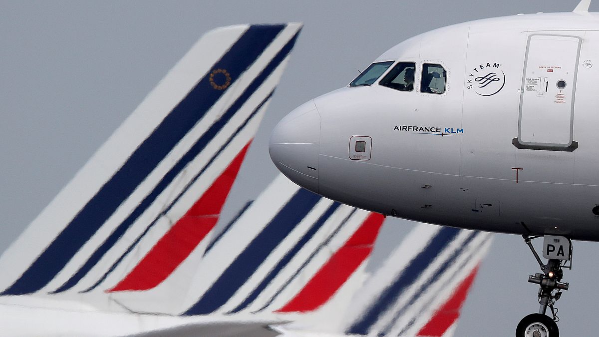 France 'will introduce eco-tax' on flights out of France
