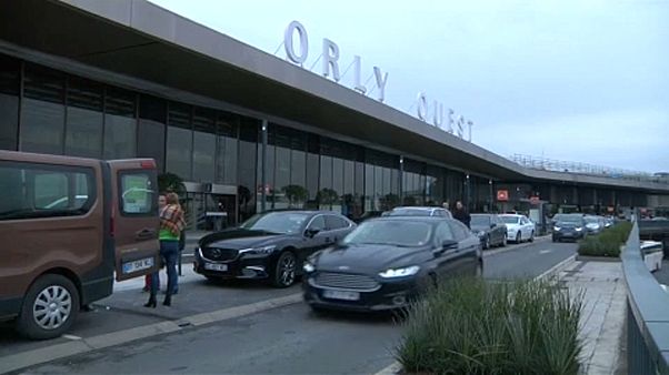 França anuncia ecotaxa para bilhetes de avião França anuncia ecotaxa para bilhetes de avião