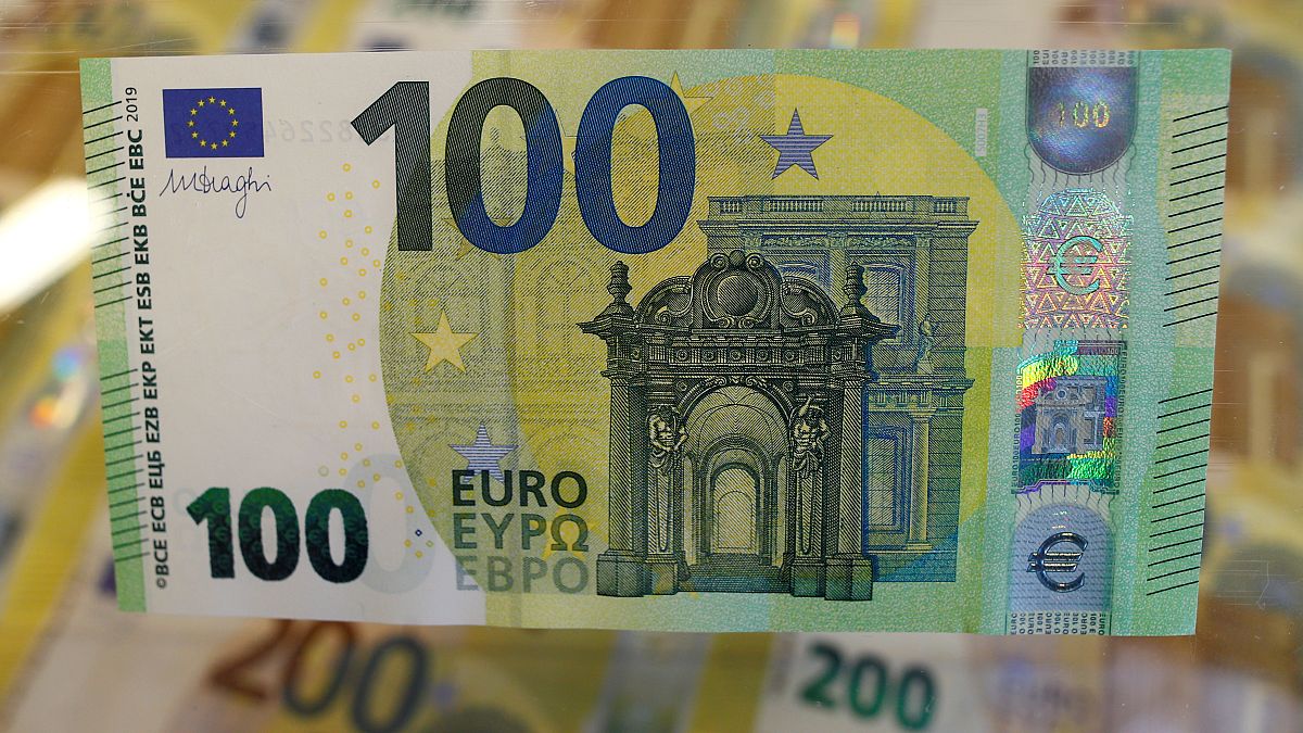 اليورو يتراجع إلى أدنى مستوى أمام الدولار منذ 3 أسابيع 