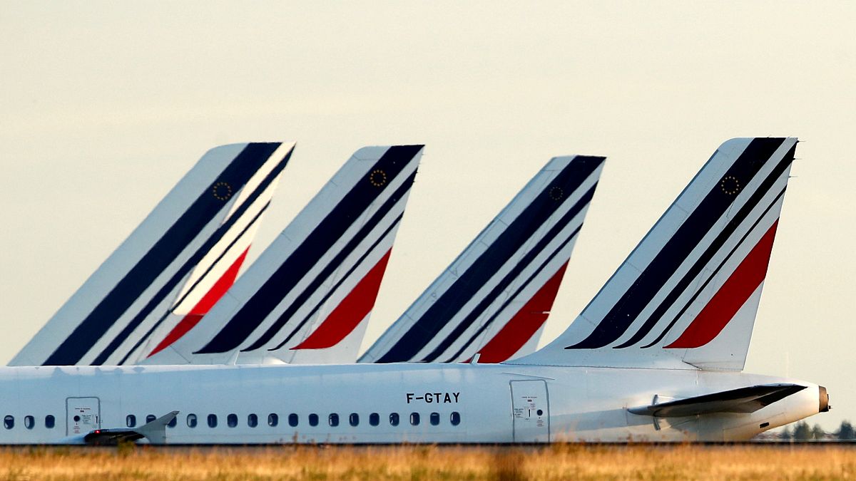 Fransa'da uçak biletlerine ek çevre vergisi geliyor: Fiyatlar 1,5 ila 18 euro artacak