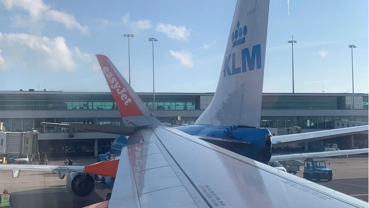 Zwei Flugzeuge kollidieren am Flughafen Amsterdam
