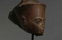 Tutankamon büstü