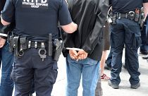 الشرطة الأمريكية تعتقل رجلا أسود كان يرقد في مستشفى بتهمة سرقة معدات طبية