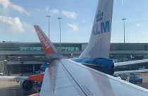 شاهد: تصادم بين طائرتين في مطار أمستردام