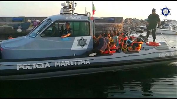 Polícia marítima resgata 47 migrantes ao largo da ilha grega de Lesbos Polícia marítima resgata 47 migrantes ao largo da ilha grega de Lesbos