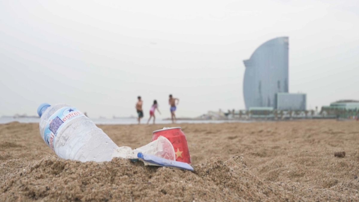 Barcelona belefullad a műanyagszemétbe
