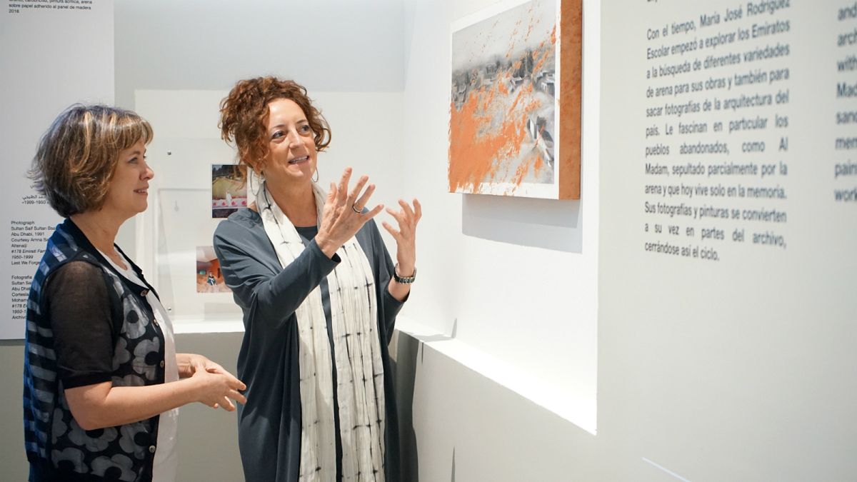 Artist Maria José Rodrigues Escolar (right) pictured with Dr. Michele Bambling, creator of the Lest We Forget project (left)