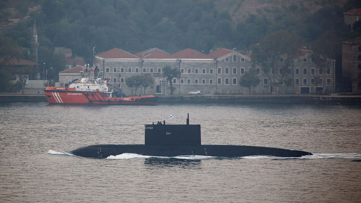 الغواصة الروسية كراسنودار قبالة سواحل اسطنبول 