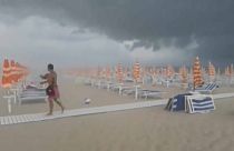 Unwetter mit Hagel und Sturmböen fegt über italienische Adriaküste