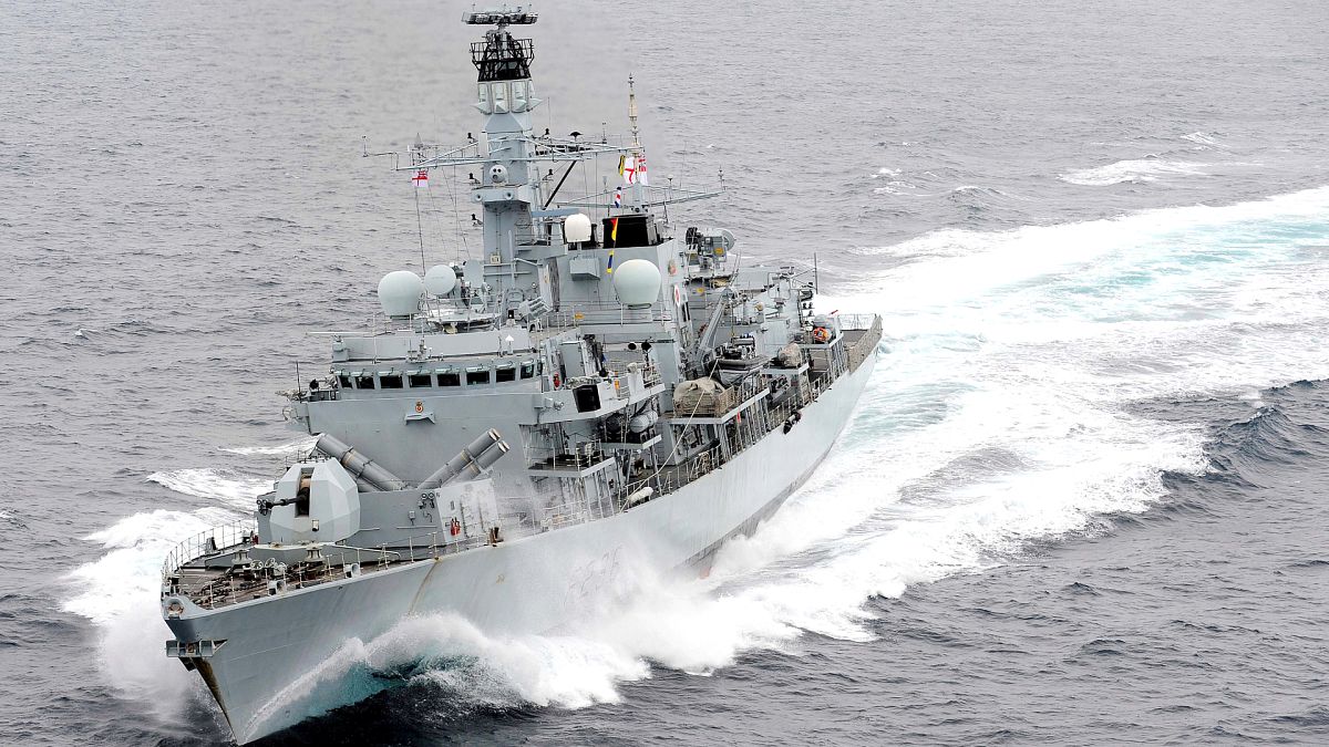 İngiltere: İran Hürmüz Boğazı'nda İngiliz tankerini durdurmaya çalıştı, donanmamız müdahale etti