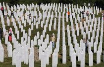 A srebrenciai mészárlás áldozataira emlékeztek
