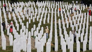 A srebrenciai mészárlás áldozataira emlékeztek