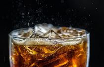 دراسة تكشف: هل السكر الموجود في العصائر والمشروبات الغازية تتسبب بالسرطان؟