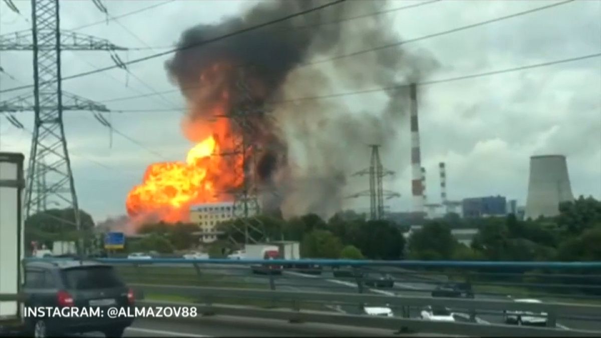 1 Toter und mindestens 13 Verletzte bei riesigem Feuer in Moskau