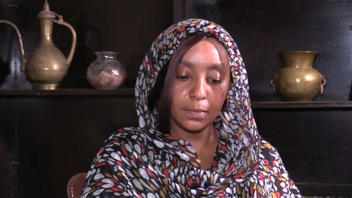ماهي أبا يزيد، إحدى المحتجات التي تعرضت للضرب سابقاً 