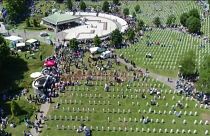 البوسنة: تخليدا لذكرى مذبحة سريبرينيتسا الآلاف يحتشدون يصلون ويستذكرون بشاعة الحرب