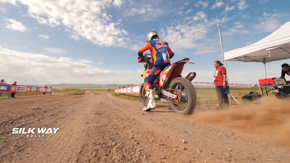 Riders and drivers do battle during tough Stage 5 of Silk Way Rally