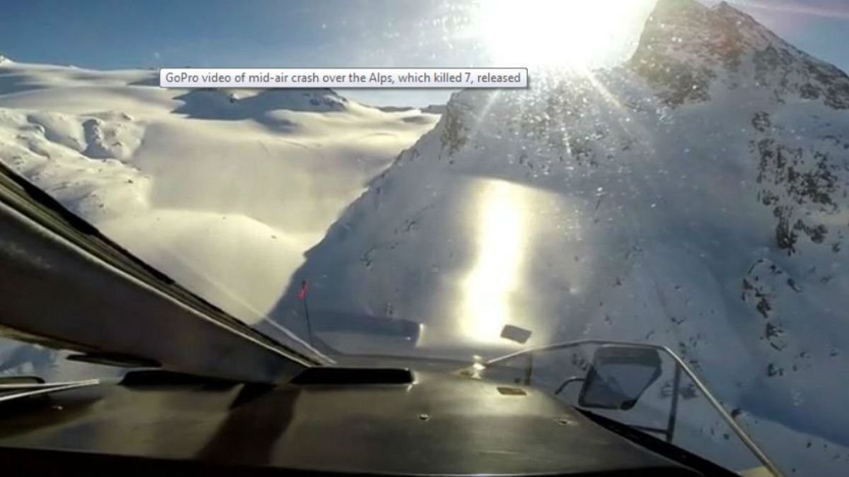 Video | Yedi kişinin öldüğü iki aracın havada çarpıştığı kazanın görüntüleri ortaya çıktı