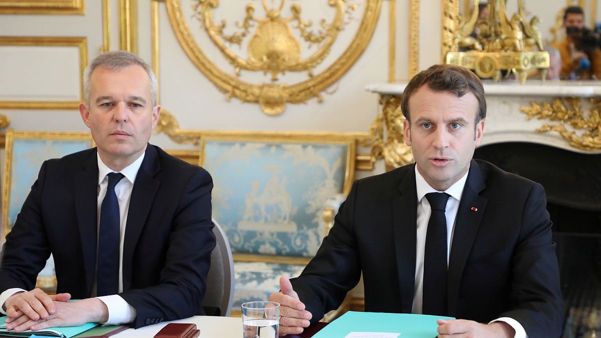 Las polémicas cenas con langosta del ministro francés