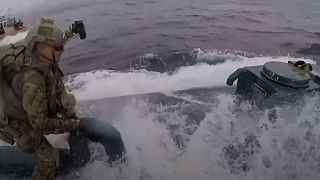 ویدئو؛ توقیف زیردریایی قاچاقچیان مواد مخدر توسط گارد ساحلی آمریکا