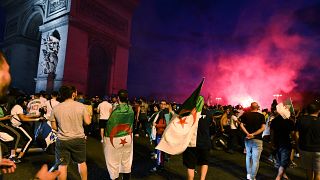 Fransa'da Cezayir'in yarı final kutlamaları sırasında araç çarpan bir kişi öldü