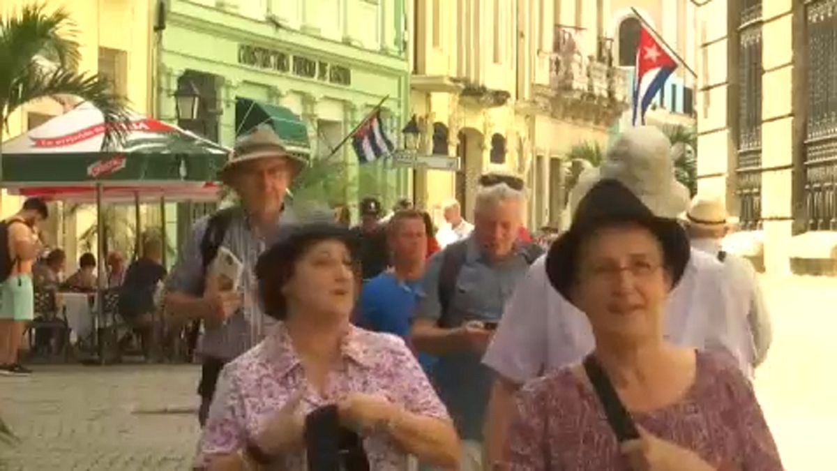 Cuba revê previsões turísticas em baixa 
