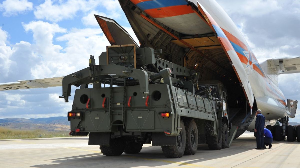 Τουρκία: Παρελήφθησαν τα πρώτα κομμάτια των S-400 από τη Ρωσία