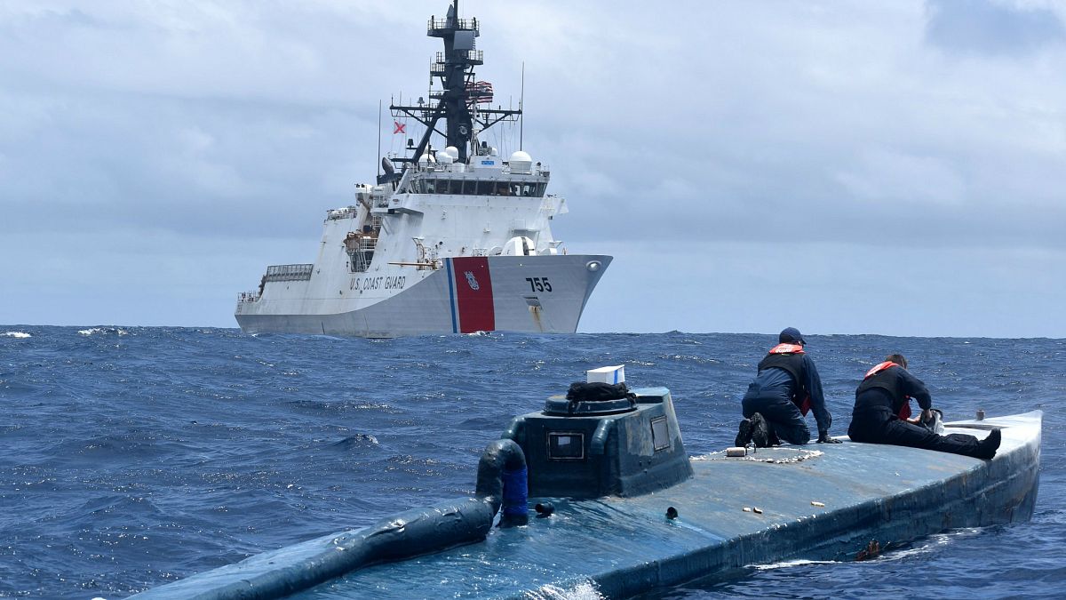 Video | ABD sahil güvenliğinden kokain yüklü denizaltıya su üstünde baskın
