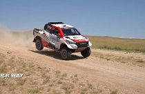 Oriol Mena gana la sexta etapa del Silk Way Rally