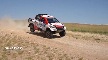 Oriol Mena gana la sexta etapa del Silk Way Rally