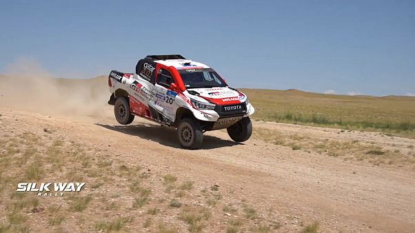 Silk Way Rally: Ανταγωνισμός και προβλήματα για τους οδηγούς Silk Way Rally: Ανταγωνισμός και προβλήματα για τους οδηγούς
