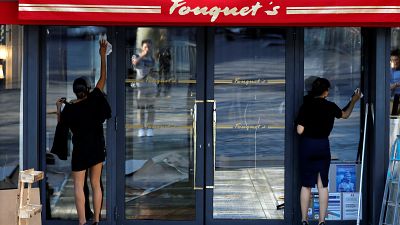 بعد أربعة أشهر من تعرضه للتخريب مطعم فوكيه الفاخر يفتح أبوابه مجددا في باريس