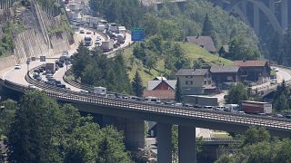Queues of up to 4km at Croatian border as summer holiday tailbacks begin
