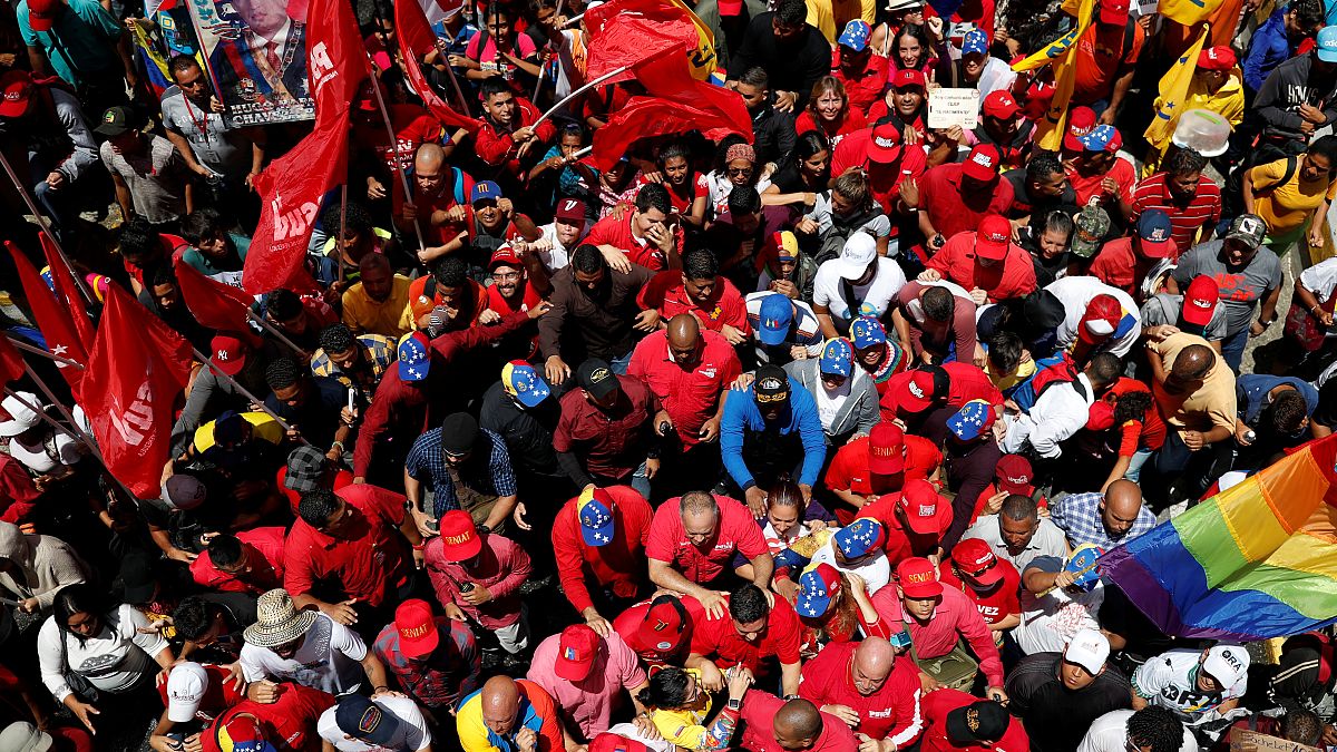 Vorwürfe und Demos: Machtkampf in Venezuela geht weiter