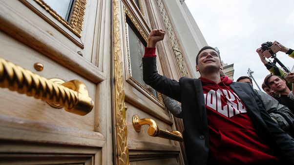 Любовь Соболь отпущена из отделения полиции Любовь Соболь отпущена из отделения полиции