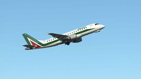 Atlantia nella cordata per salvare Alitalia Atlantia nella cordata per salvare Alitalia