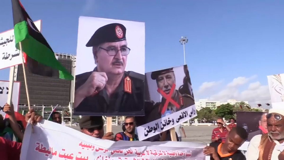 مظاهرات في بنغازي داعمة لحفتر ومطالبات بوقف الدعم التركي لحكومة الوفاق الوطني 