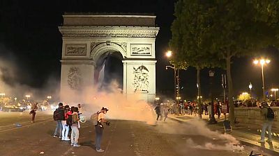 Festa do futebol dá origem a confrontos em França