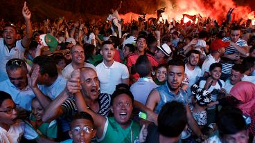 Tifosi dell'Algeria: prima la festa sportiva, poi in Francia.... (Algeri, 14.7.2019)
