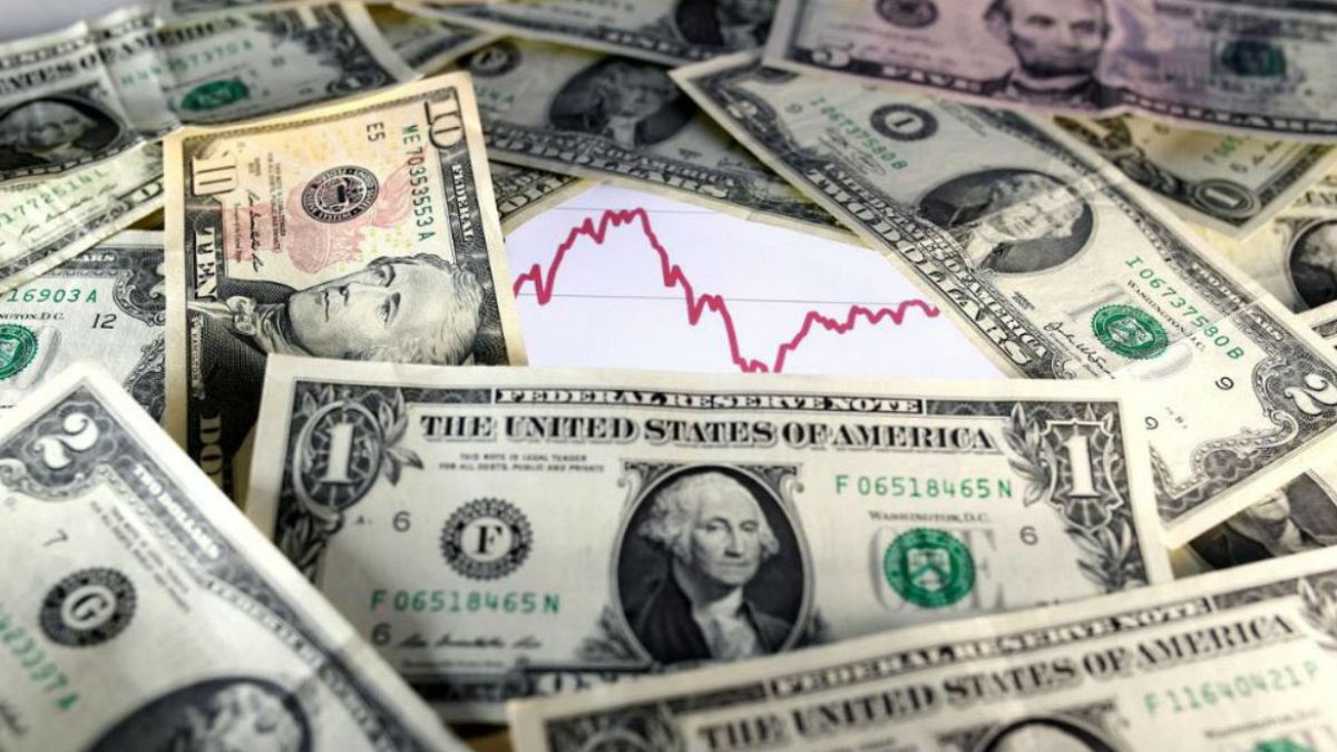 بهمن در بازار ارز؛ نرخ دلار چرا کاهش می‌یابد؟ 