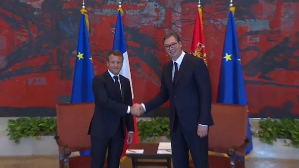 Emmanuel Macron poursuit sa visite dans les Balkans pour apaiser les tensions Emmanuel Macron poursuit sa visite dans les Balkans pour apaiser les tensions