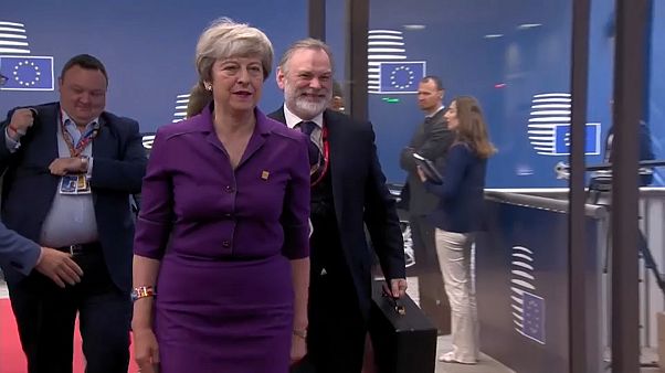 Theresa May juge "totalement inacceptables" les récents tweets de Trump Theresa May juge "totalement inacceptables" les récents tweets de Trump