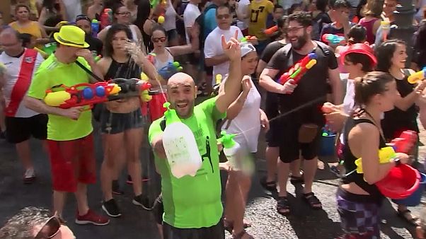 Madrid: Wasserschlacht bei 40 Grad Madrid: Wasserschlacht bei 40 Grad