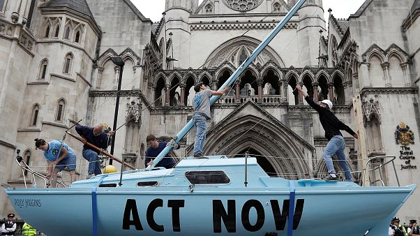 El barco frente a los Reales Tribunales de Justicia de Londres El barco frente a los Reales Tribunales de Justicia de Londres