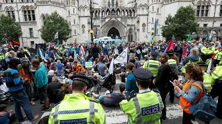مخاطر تغير المناخ تدفع آلاف النشطاء لإحتلال الساحات في شوارع لندن