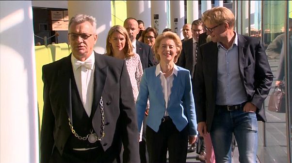 Von der Leyen tenta conquistar eurodeputados Von der Leyen tenta conquistar eurodeputados