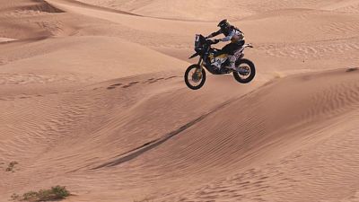 La novena etapa del Silk Way Rally atraviesa las espectaculares dunas de arena del desierto del Gobi